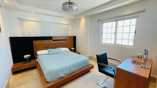 Apartamento Penthouse Amueblado En Alquiler En Evaristo Morales, Cercano A Sectores Como Piantini, Paraiso