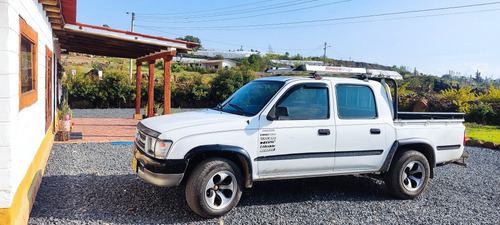 Toyota Hilux 2.4 Et