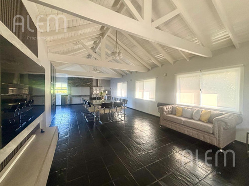 Casa En Excelente Condiciones De Restauracion En Echeverria Del Lago Apto Credito / Permuta