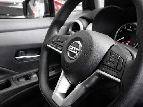 Imagem 2 de 4 de Nissan Versa Sense 1.6 (flex)