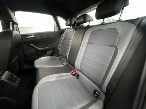 Volkswagen Nivus HIGHLINE TURBO 1.0 AUT 5P