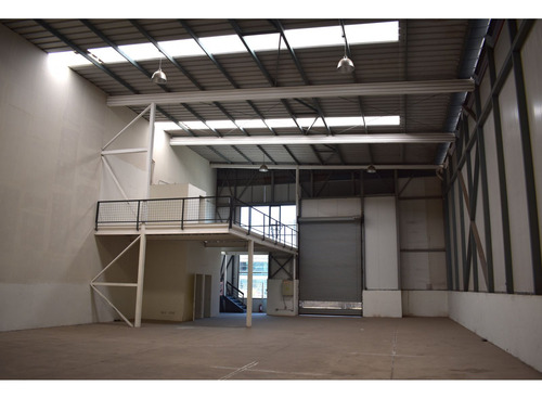 Arriendo Bodega 425,3 M2 + 69,24 M2 De Altillo, Av. La Monta