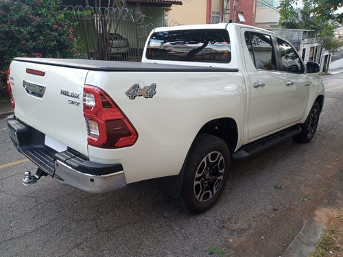 Imagem 2 de 10 de Hilux Srx Cab Dupla 4x4 Automatica