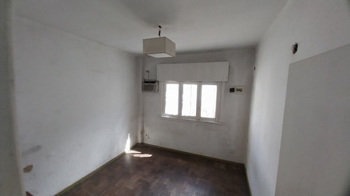 Casa Para Uso Comercial Sobre Corredor Comercial En Grand Bourg (dueño Directo)