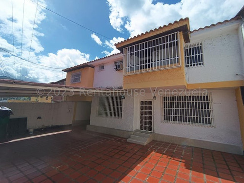 Casa En Venta En Urb. El Castaño, Maracay. 24-1490. Lln