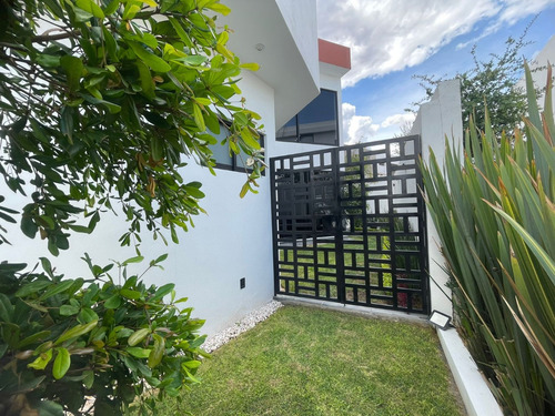 Casa En Venta En Residencial Masada, Irapuato,gto.