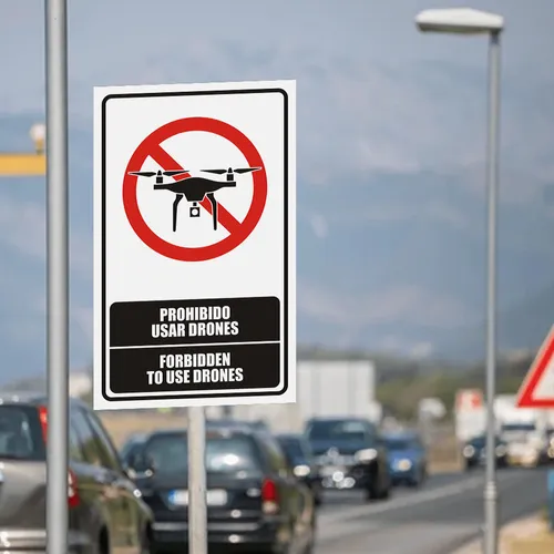 Prohibido Usar Drones Parques Turismo Bilingüe Colegios Dd8p