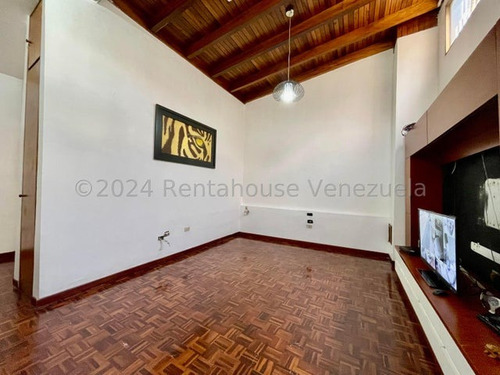Hermoso Town House Remodelado Y Amoblado En Venta De 260mts² En Los Chorros