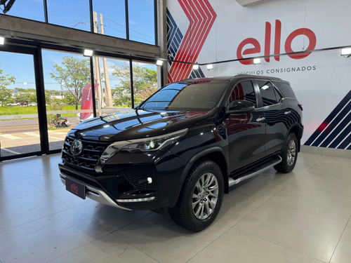 Toyota Hilux SW4 2.8 D-4D TURBO DIESEL SRX 4X4 AUTOMÁTICO