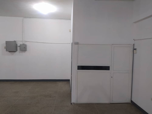Imagen 9 de 16 de Fernando Guerrero Vende Alquiler De Local Comercial, En Av. Bolivar.