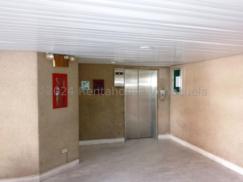 Alquiler De Departamento En Colinas Bello Monte #25-15077