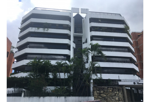 En Venta Bella Pb En Valle Arriba 621m2 3h+s/4b+s/3e