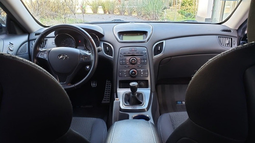 Imagen 5 de 10 de Hyundai Genesis 2012 2.0 Coupe T 210cv Mt