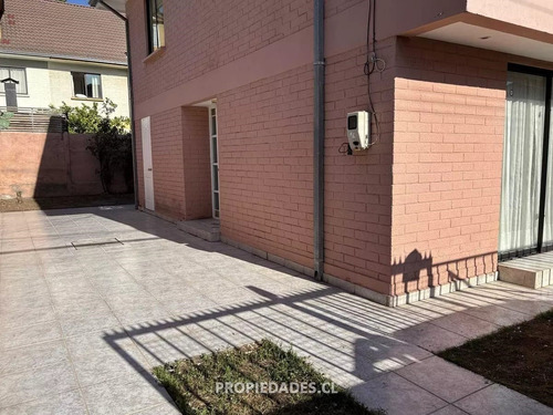 Casa Impecable En Venta En Maipú, 3 Dormitorios Y 2 Baños.