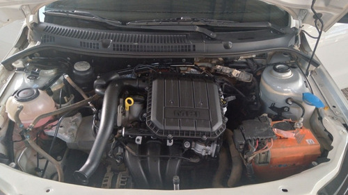 Volkswagen Voyage 2018 1.0 Trendline Total Flex 4p