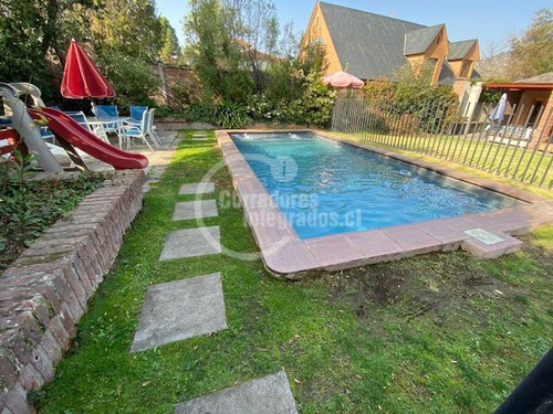 Casa En Venta De 6 Dorm. En Lo Barnechea