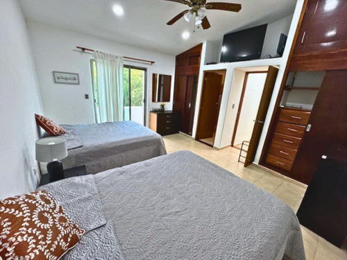 Casa Con Alberca Y Jacuzzi, En Residencial Privado, Venta Playa Del Carmen.