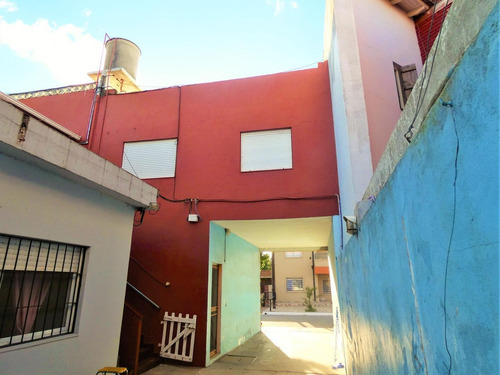 Imagen 13 de 30 de Venta En Block: Galpón + Dos Departamentos + Dos Locales
