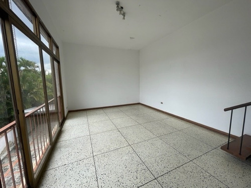 Imagen 3 de 12 de Se Vende Casa 750m2 4h+s/4b+s/4p Los Palos Grandes 7246
