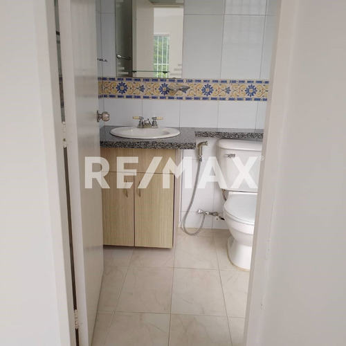 Se Ofrece En Alquiler Apartamento En Manzanares Oeste