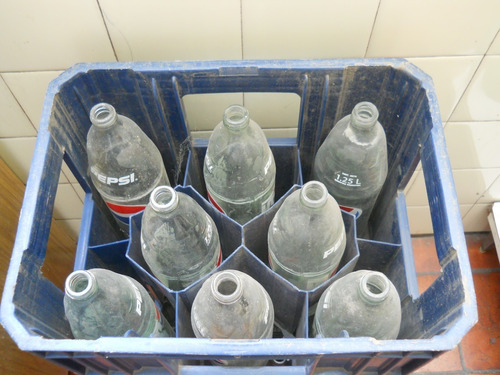 Cajón Esqueleto Con 8 Envases Botellas Vacías Pepsi 1,25 Lt