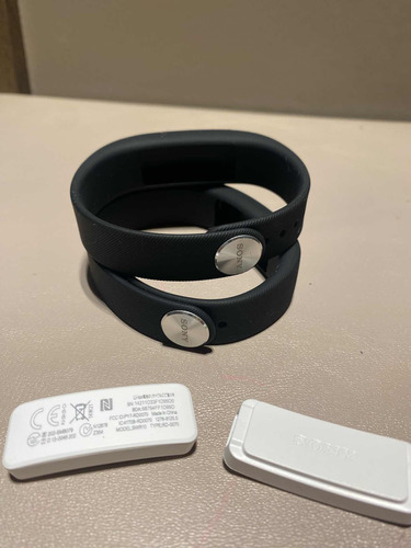 Sony Smartband Swr10, par sin usar, funda negra, brazalete negro, bisel negro, diseño de pulsera milanesa
