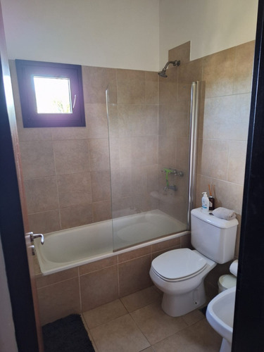 Alquiler Anual Impecable Casa En Barrio Cerrado