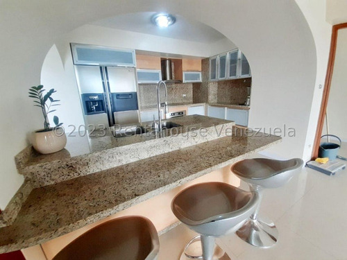 Apartamento En Venta En Los Naranjos Del Cafetal Con Espectacular Vista Al Ávila