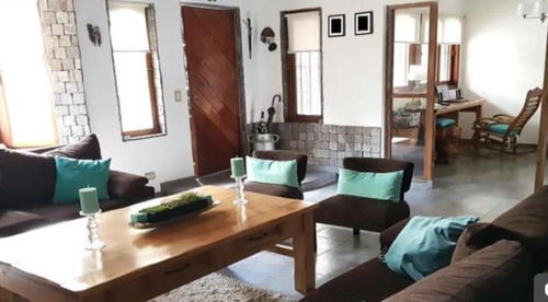Imagen 2 de 17 de Casa - Barrio Parque Leloir