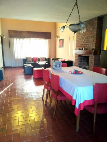 Imagen 7 de 14 de Casa Con Ambientes Amplios, C/pileta
