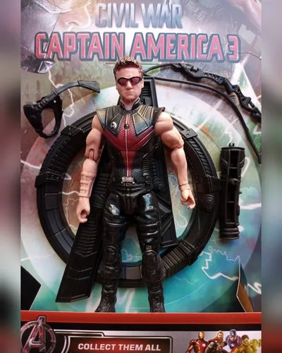 Ojo de cheap halcón marvel muñeco