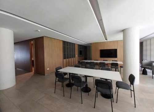 Espectacular Departamento De 4 Ambientes Con Dependencia!!