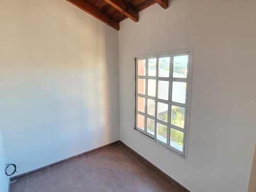 Imagen 27 de 28 de Casa De Tres Dormitorios, Dos Baños, Cochera, Amplio Terreno Y Pileta