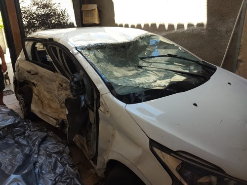 Imagem 7 de 8 de Peugeot 208 1.5 8v Active Flex 2015 Branco (batido)