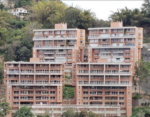 Alto Hatillo Imponente 180mts Financiamiento 50% En Dos Años Sin Intereses Linda Vista Edificio Nuevo Pozo De Agua Calle Privada Vigilancia 2habitaciones /3baños 2 Puestos En Sótano Maletero