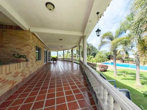 Josseyris Jimenez Vende Casa En Safari Country Club Carabobo