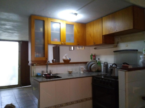 Imagen 4 de 13 de Casa Triplex De 2 Dormitorios Con Cochera