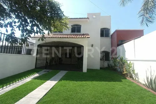 Casa En Venta En Arboledas Colima, Col.