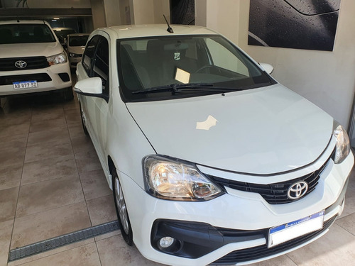 Imagen 2 de 6 de Toyota Etios Xls 5 P Automatico 2018