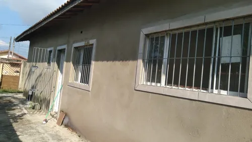 Casa 2 Dormitórios Em Bairro Residencial, Próximo A Comércios, Escolas, Transportes E Muito Mais!
