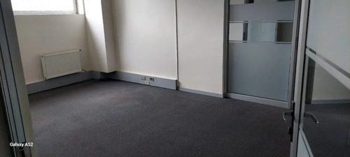 Excelentes Y Amplias Oficinas, Pleno Centro De Temuco.-