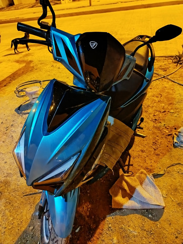 Es Una Monoteta Italika De Color Azul No Está Enplacada