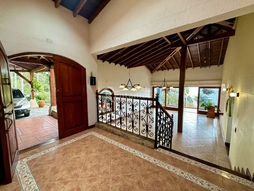 Casa En Arriendo En Loma Del Escobero. Cod A776176