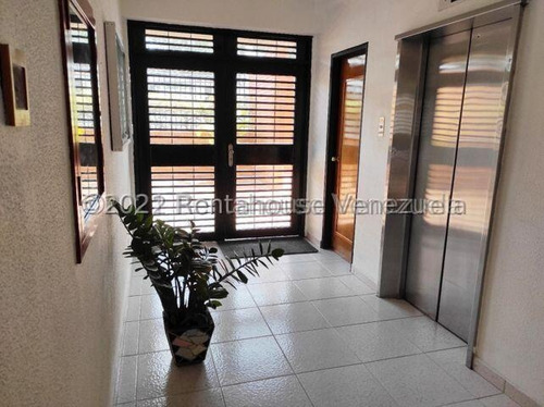 Cómodo Apartamento En Venta En Roca Lisa Zona Este. Pm