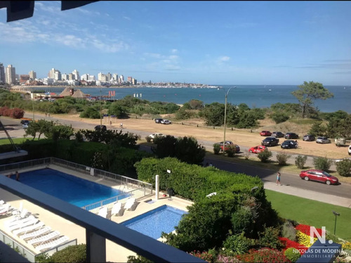 Apartamento De 3 Dormitorios En Tequendama , Playa Mansa, Primera Linea 