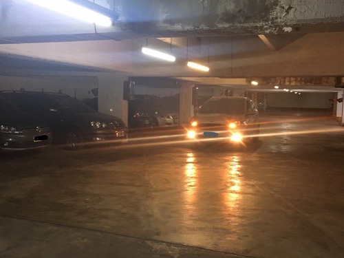 Imagen 2 de 4 de Cochera Con Portón Automático En El Centro De San Isidro