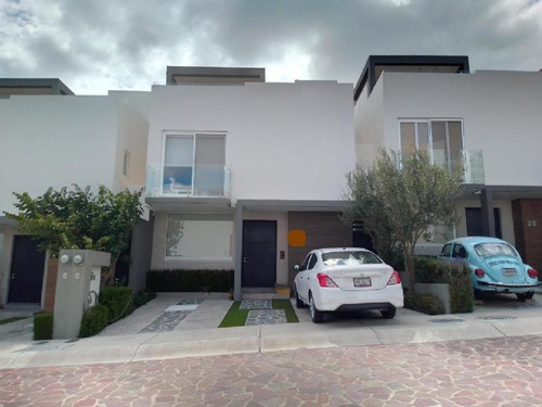Imagen 3 de 26 de Magnifica Casa En Venta De Zibata, High Gardens By, Devarana, Fracc. Acantha