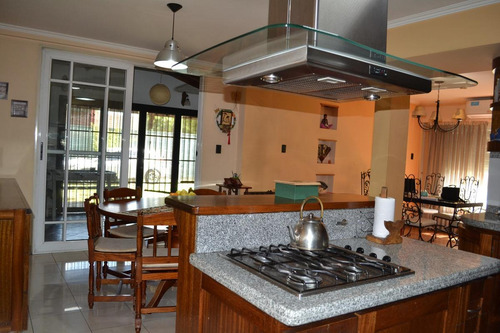 Imagen 28 de 29 de Casa En Esquina De Categoría En Venta - Moreno Centro, Gba Oeste. ¡única!