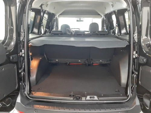 Imagen 15 de 25 de Renault Kangoo Stepway Nafta O Diesel 2023 Stock Propio (e)