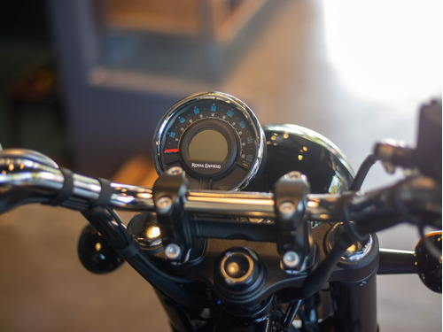Imagen 11 de 25 de Royal Enfield Meteor 350 Stellar Black Reserva Hoy